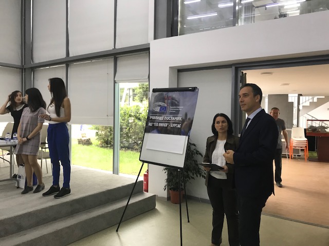 Кметът откри младежки форум