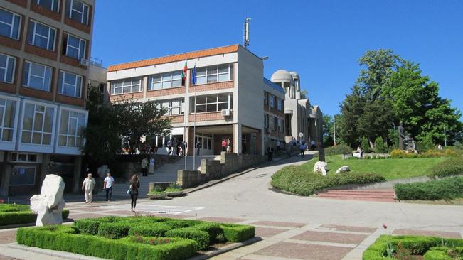 Засаждат дъб във ВТУ на патронния празник 11 май