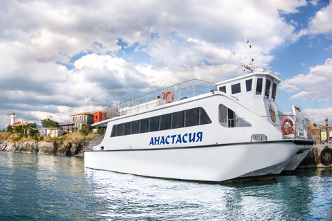 С катамаран до Света Анастасия срещу 12 лева