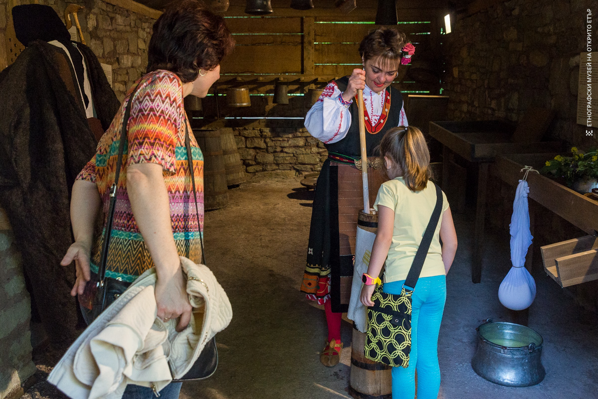 Демонстрираха как са се приготвяли сирене и масло в средата на ХХ век