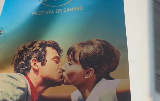 Целувка от филм на Годар е на официалния плакат на кинофестивала в Кан
