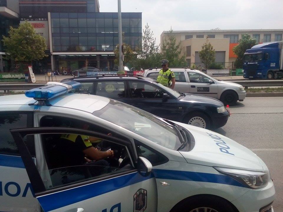 Пиян блъсна полицейски патрул при опит да избяга от проверка