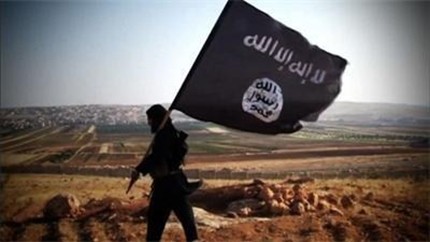 Десетки тела бяха открити в масов гроб в сирийския град Ракка