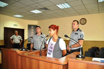 12 г. затвор за циганка, задушила детето си с чорап