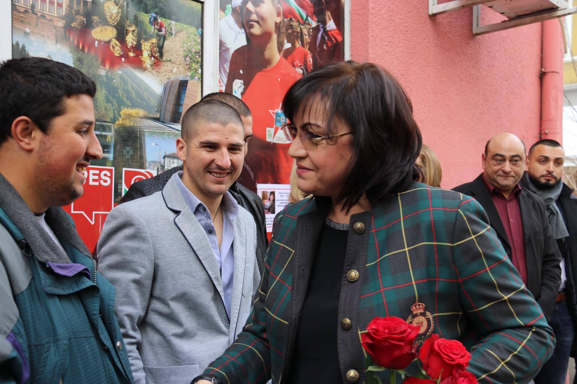 Нинова настоя АДФИ и Сметната палата да проверят сделките на община Пазарджик