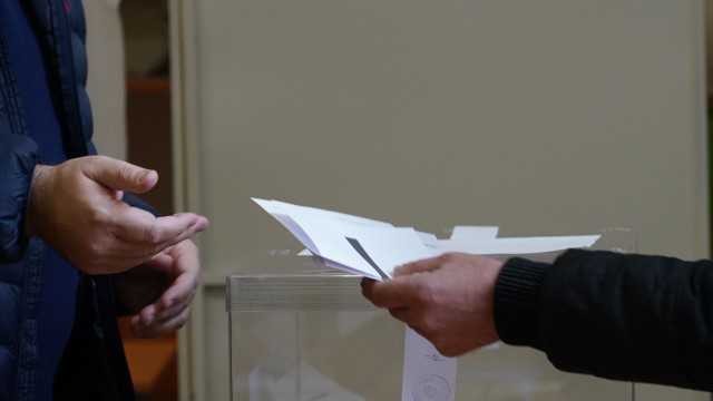 Втори ден от гласуването на местните избори и референдум в Италия