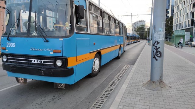 Тролей е блъснал възрастна жена на столичния бул. „България“