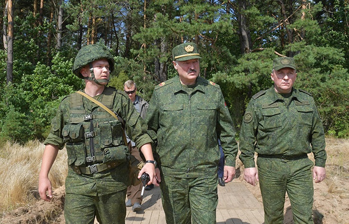 Лукашенко поиска удължаване на съвместните военни учения с Русия