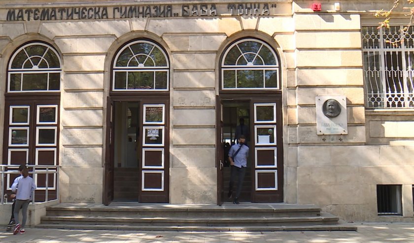В първия учебен ден: Ученик е с коронавирус в Русе, класът му е под карантина