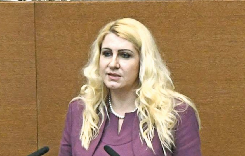 Министър Ахладова: Краткият период на тестване на системата на съдилищата е причина за трудностите