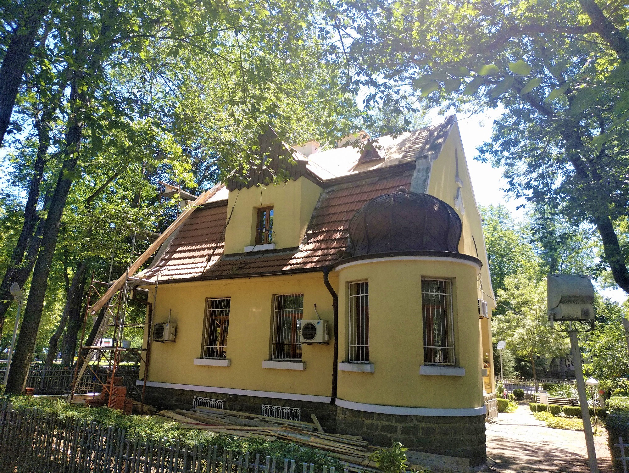 Ремонтираха знакова къща в Морската градина