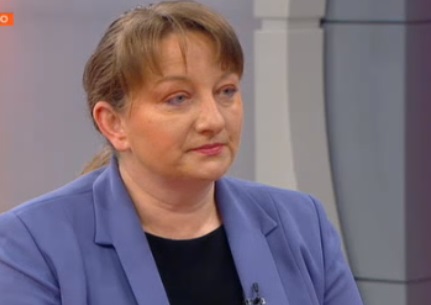 Министър Сачева: Родители на деца до 14 години също ще могат да ползват еднократната помощ от 375 лв.