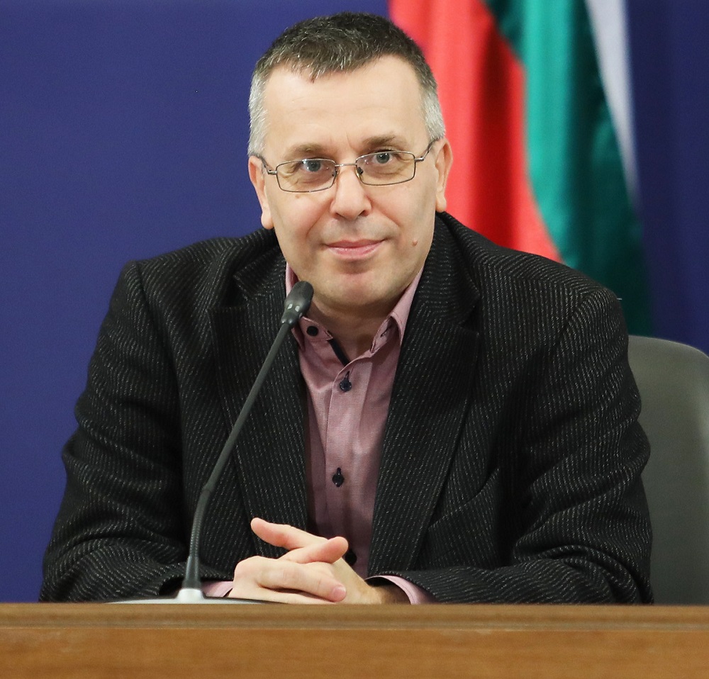 Първи случай на починал от COVID-19 лекар у нас, щабът спира брифингите (ВИДЕО)