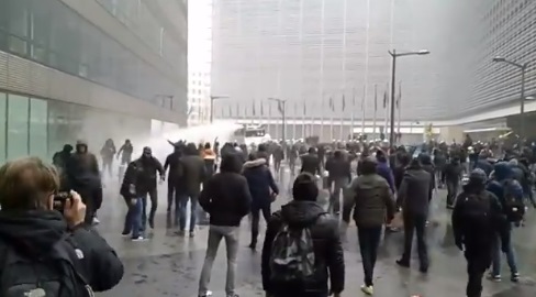 Протестиращи срещу миграцията влязоха в сблъсъци с полицията в Брюксел