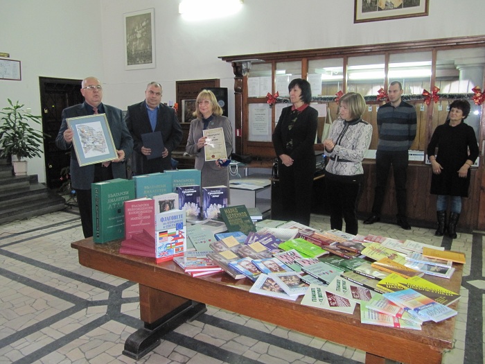 Дами от "Зонта клуб" предоставиха 113 тома книги на Регионалната библиотека в Търново