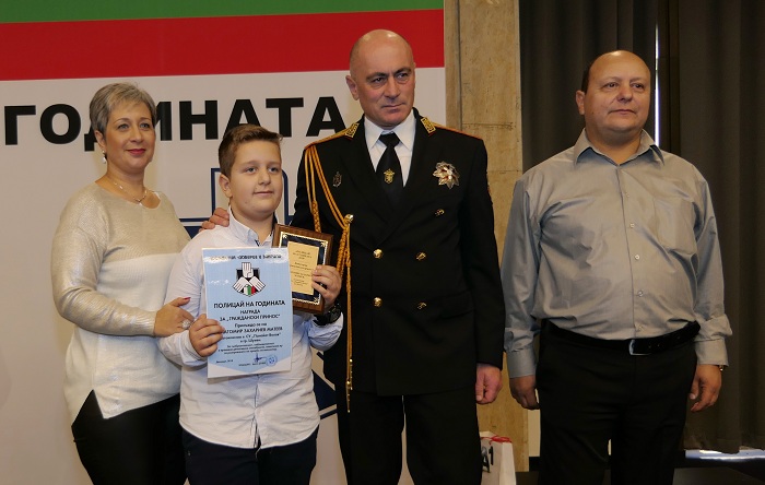 Петокласник с приз от "Полицай на годината"