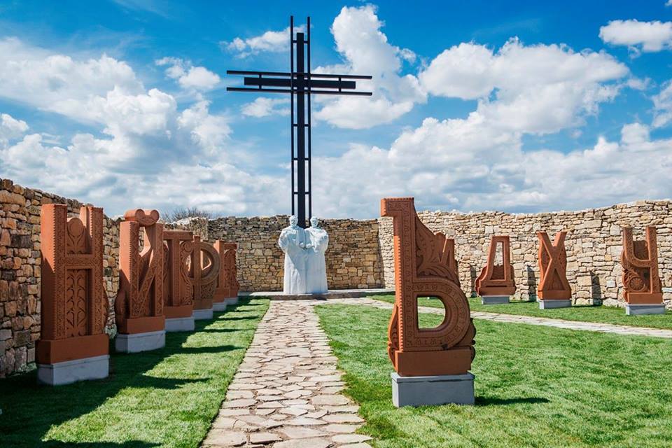 Тържествено откриване на паметниците на Йордан Йовков, Дора Габе и руски класици в Алеята на писателите на 22 октомври
