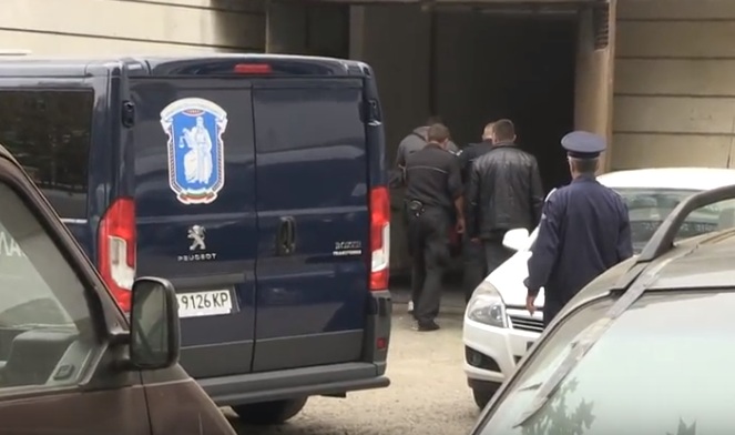 Докараха Северин Красимиров в следствения арест в Русе (ВИДЕО)