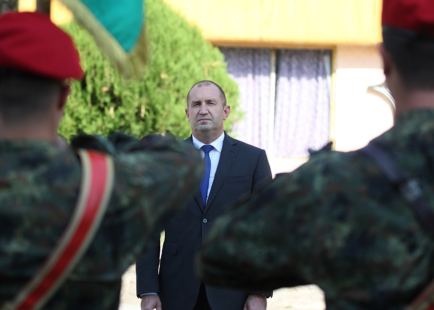 Президентът: Имаме все по-голяма нужда от хора, за които дългът и моралът не са красиви фрази, прикриващи користни интереси