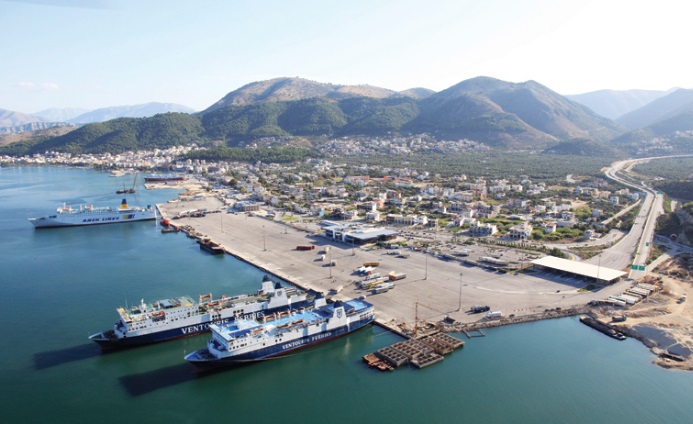 Фериботите в Гърция остават на котва до сряда сутрин