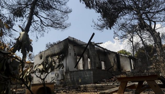 Гърция отпуска субсидия до 500 евро за пострадалите от пожарите в Атика и Пелопонес