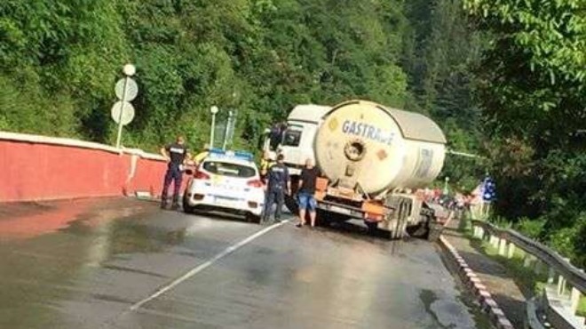 Вижте снимки на тежки катастрофи, станали във фаталния участък край Своге