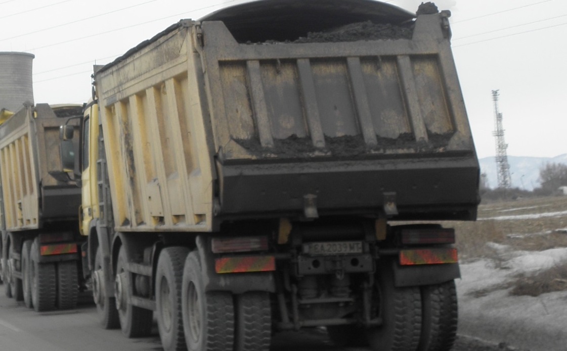 Три села искат спиране на камионите с въглища от мини "Бобов дол"