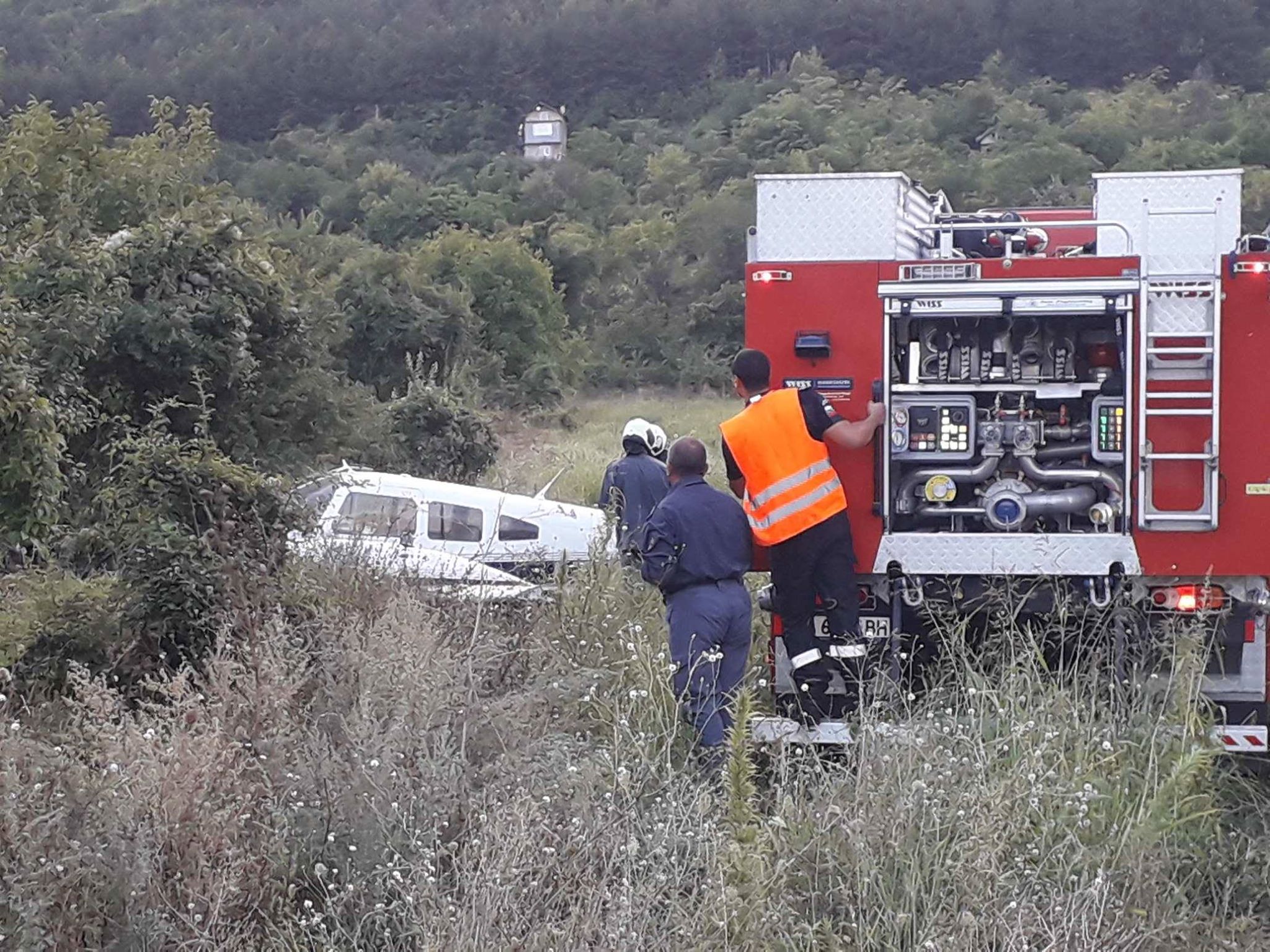 Граждански самолет падна край Шумен (СНИМКИ)