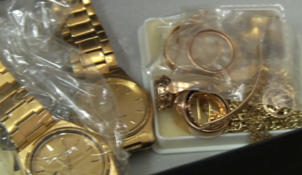 Задържаха крадец на 9200 лева и златни накити от частен дом