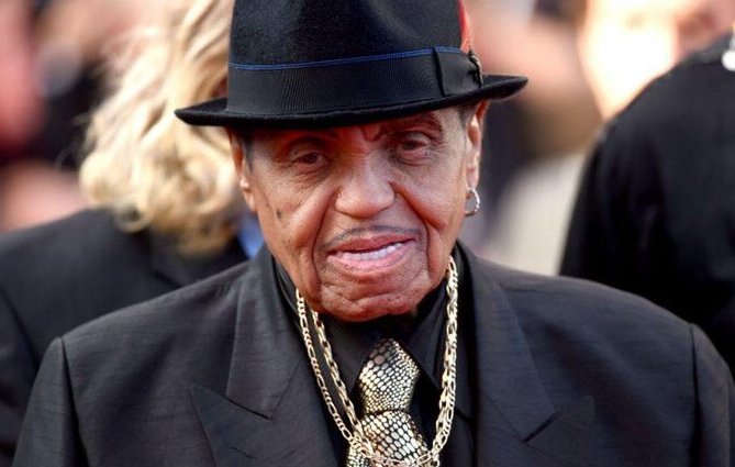 Почина бащата на Майкъл Джексън