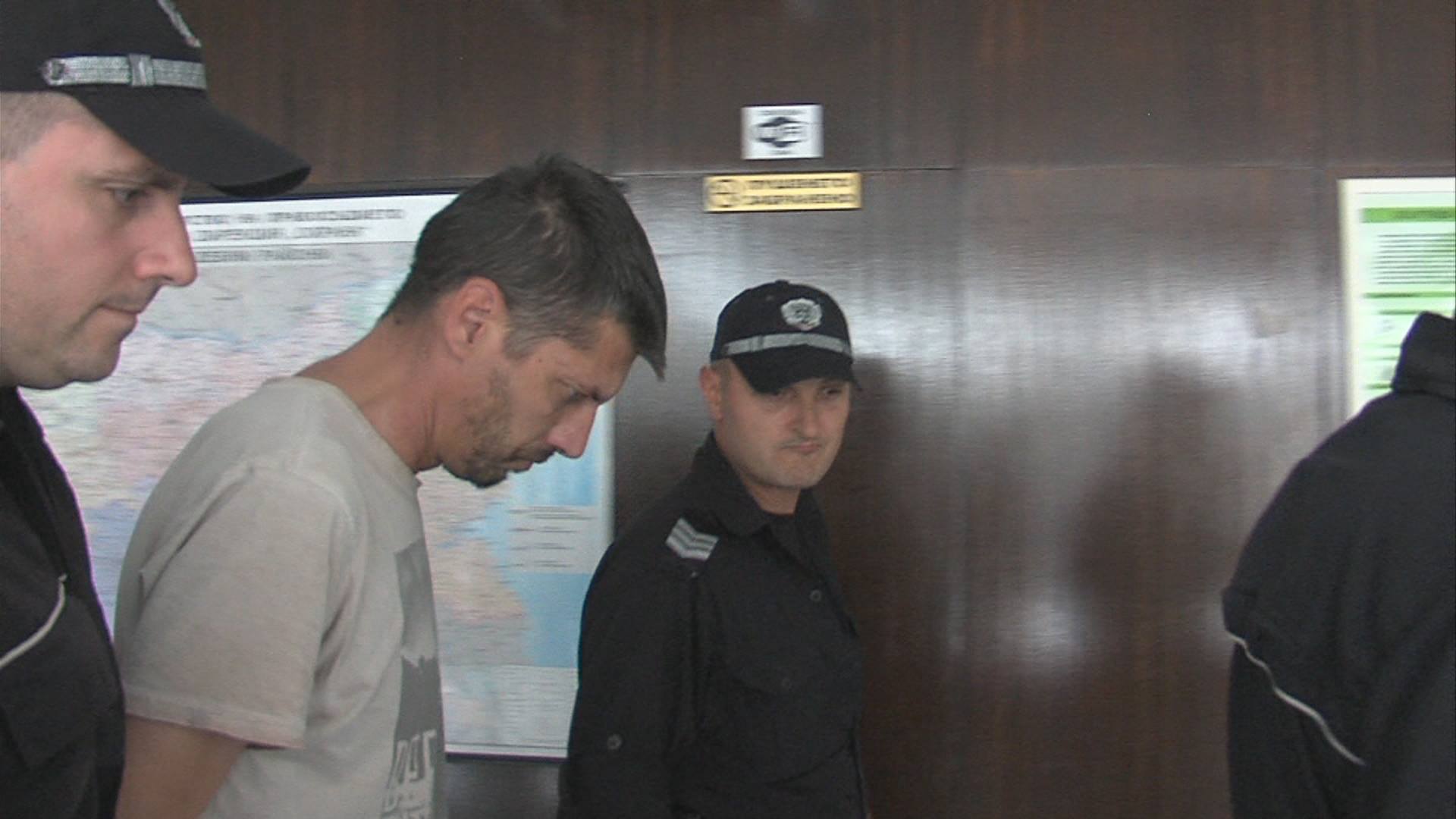 Съдът остави в ареста ексфутболиста Марио Метушев, който закла приятел след пиянски запой