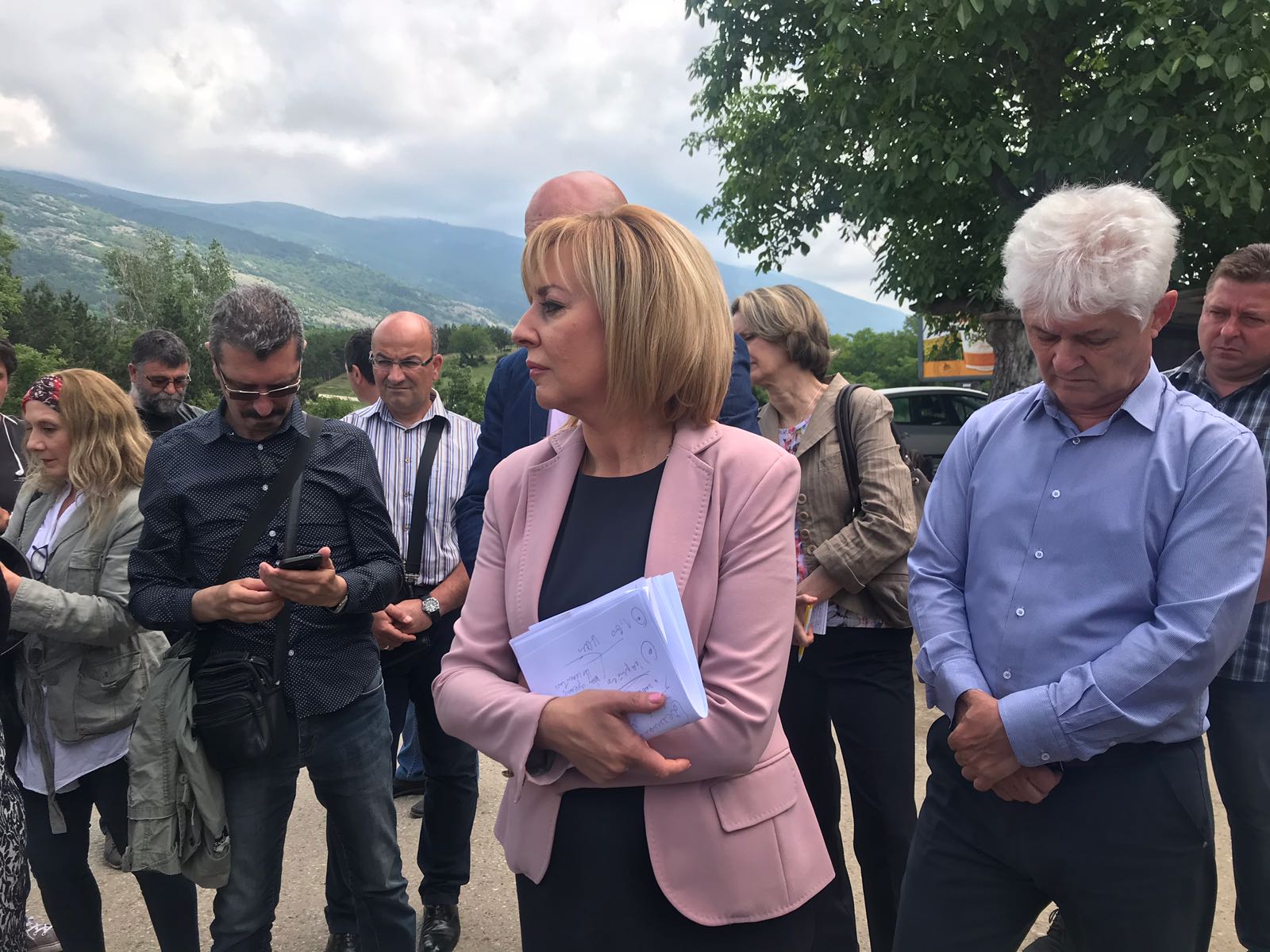 Мая Манолова пита КЗК за картел при розоварите