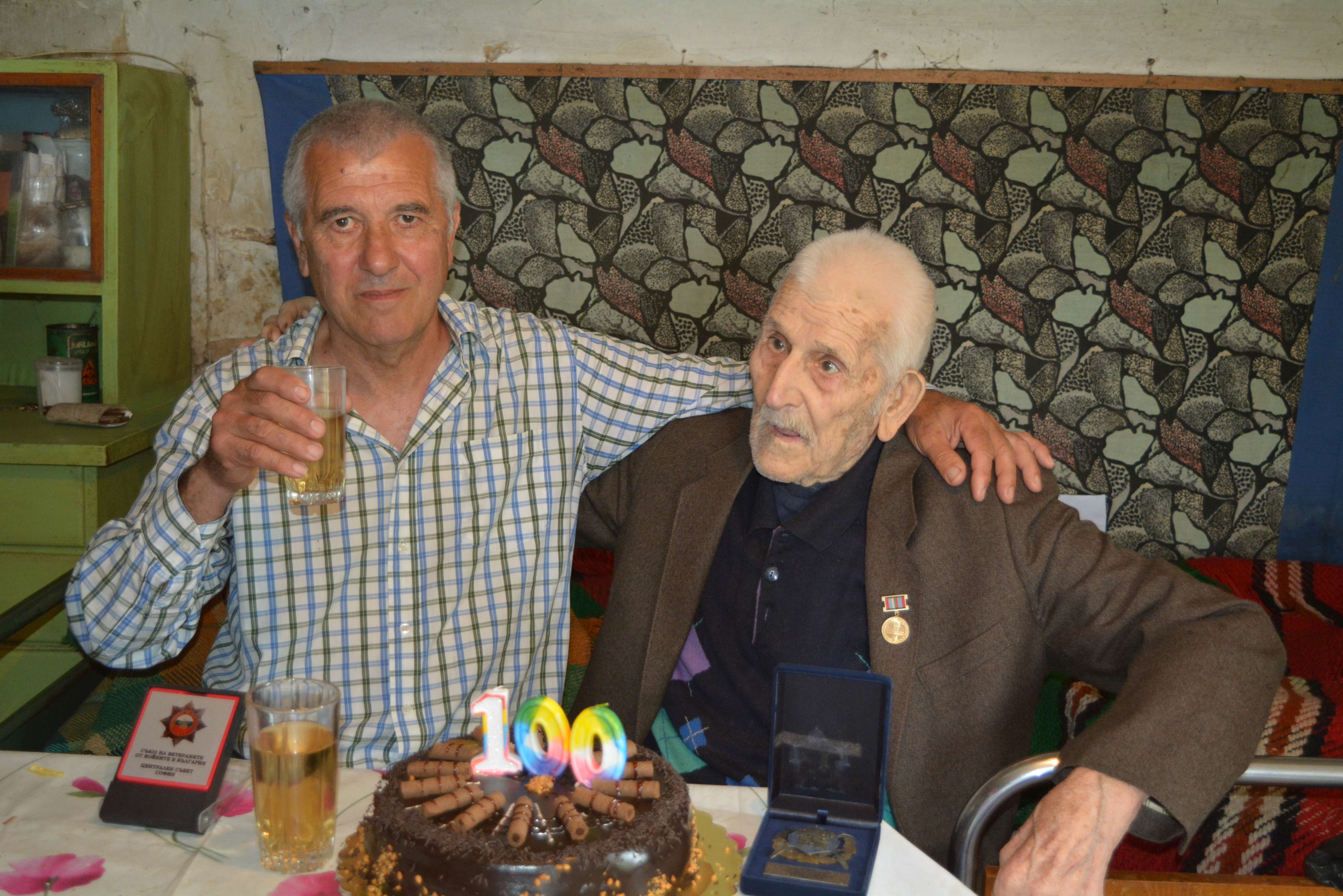 Столетен войник получи почетен знак на Министерството на отбраната