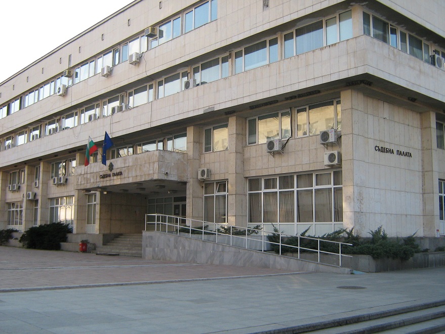 Прокуратурата в Ловеч задържа директор на РЗОК за злоупотреба с близо 1 млн. лева