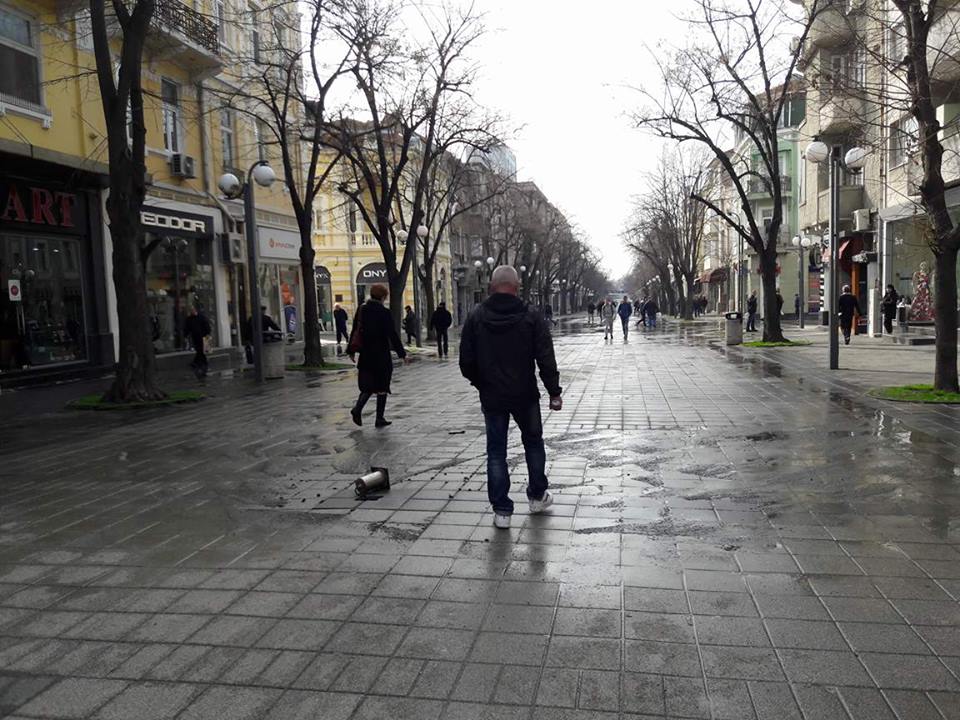 Голяма авария потопи във вода централната ул. „Александровска“ в Бургас