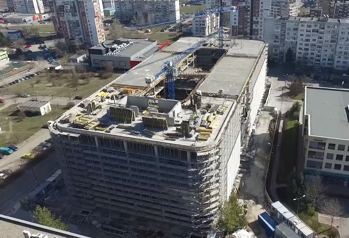 Вижте от птичи поглед строителството на най-новата сграда в Бизнес Парк София (ВИДЕО)