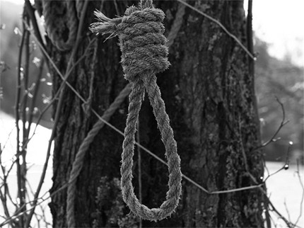 Айтозлийка намери 52-годишния си мъж обесен