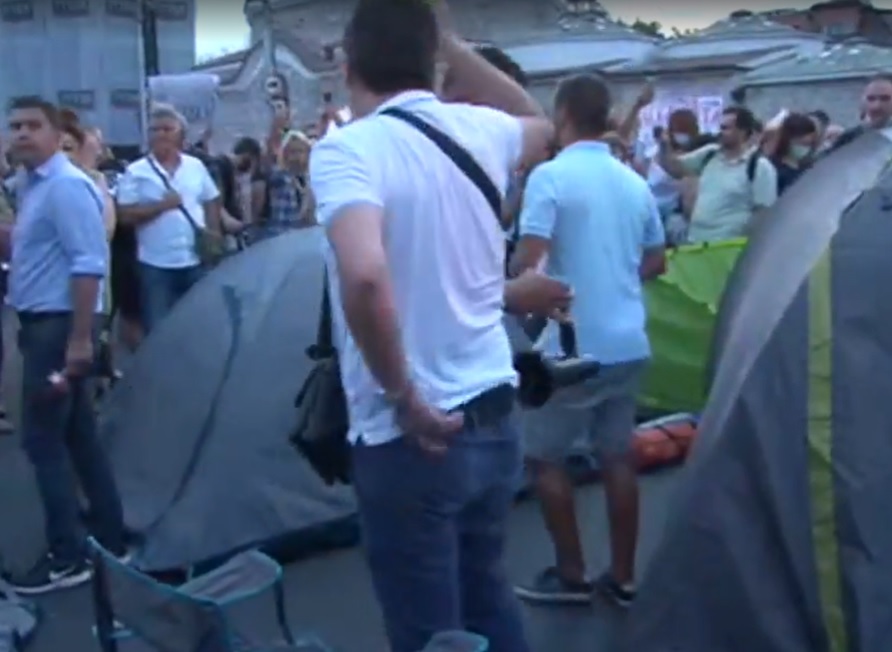 Протестиращи блокираха с палатки ключово кръстовище в Пловдив