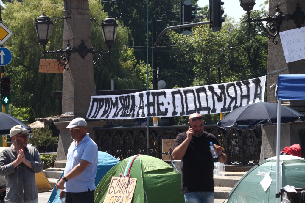 29-ден на протести срещу правителството, недоволни блокираха движението при пътния възел „Абланица“
