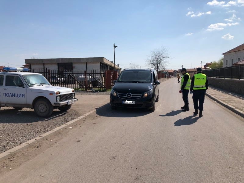 Петима души са задържани при спецакция в Сливенско