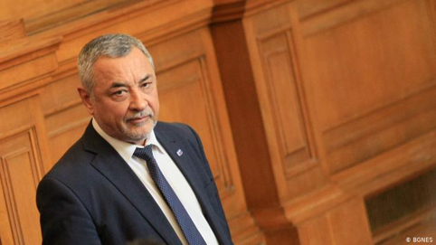 Валери Симеонов: Правителството остава, няма да подава оставка