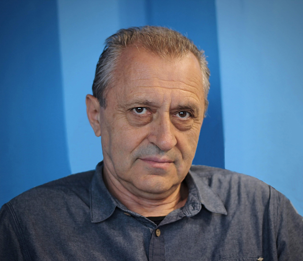 Проф. Валери Стефанов, литературовед и писател, пред „Труд“: Съдбата на България е в ръцете на българите, но „не съвсем...