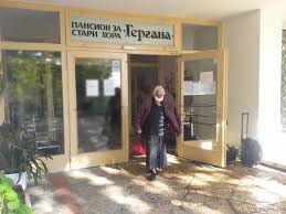 Седем са починалите с COVID-19 от старчески домове във Варна