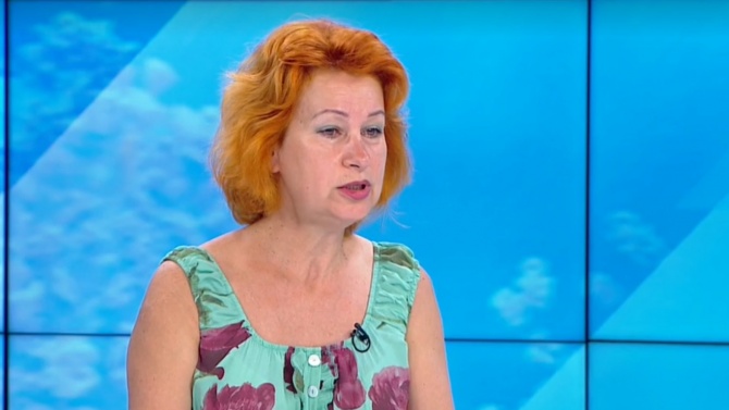 Проф. Ива Христова: Коронавирусът се предава с пръските, докато говорим