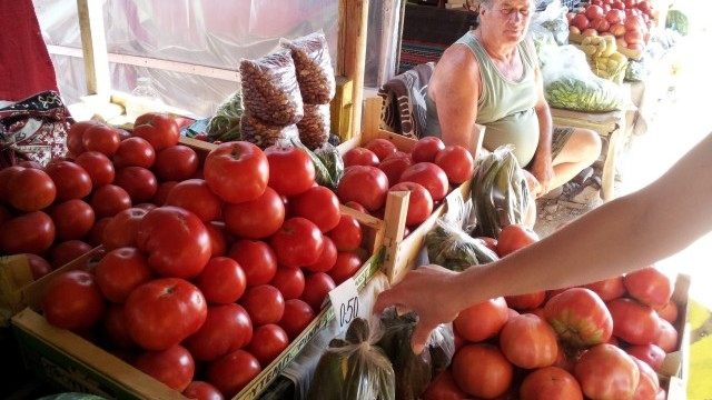 Ядем по-скъпи домати заради жегата