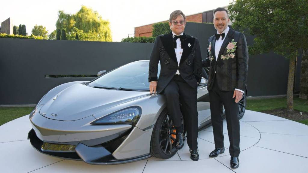 825 000 евро за McLaren на Елтън Джон