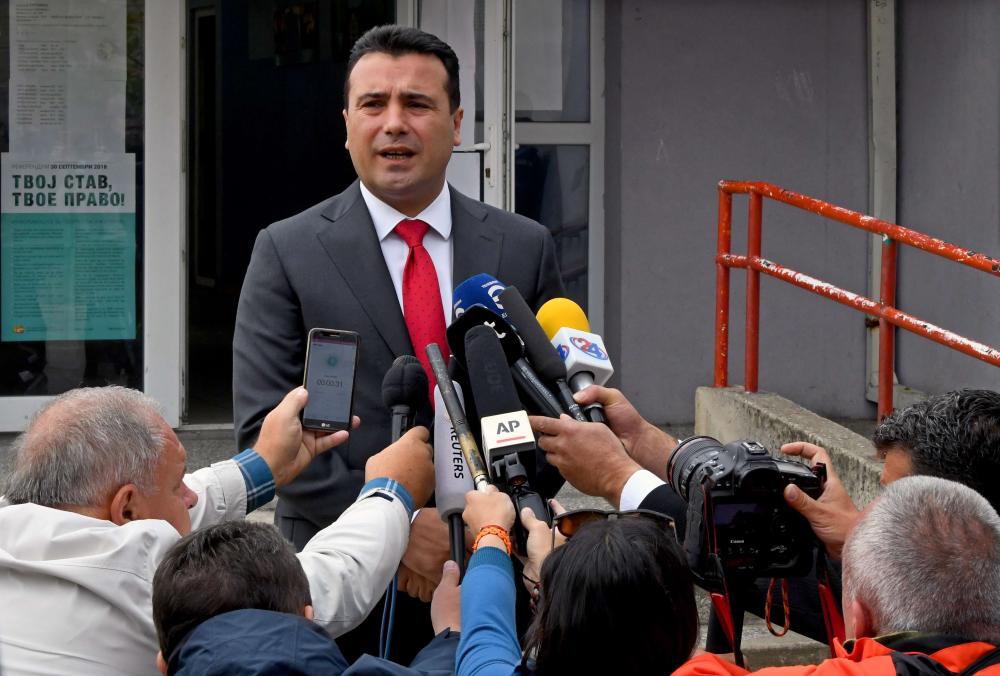 Зоран Заев гласува на референдума и похвали България за приятелството и куража