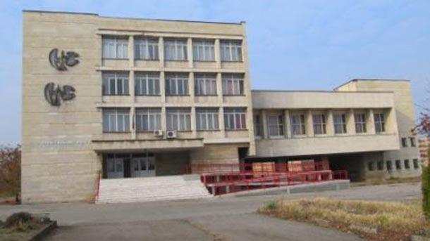 Подменят дограмите в търговската гимназия във Враца
