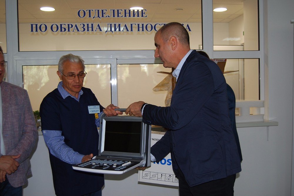 Цветан Цветанов и кметът на Свищов дадоха старт на работата на нова модерна апаратура в местната болница