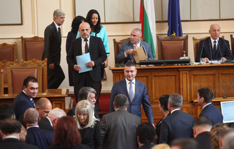 Рокадите в кабинета сблъскаха отново президент и премиер (обзор)